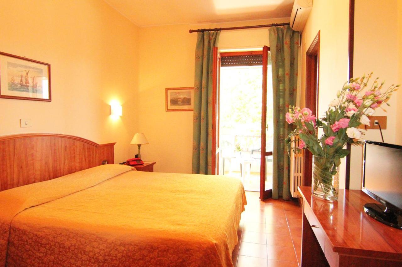 Hotel Boni Cerri Spoleto Kamer foto