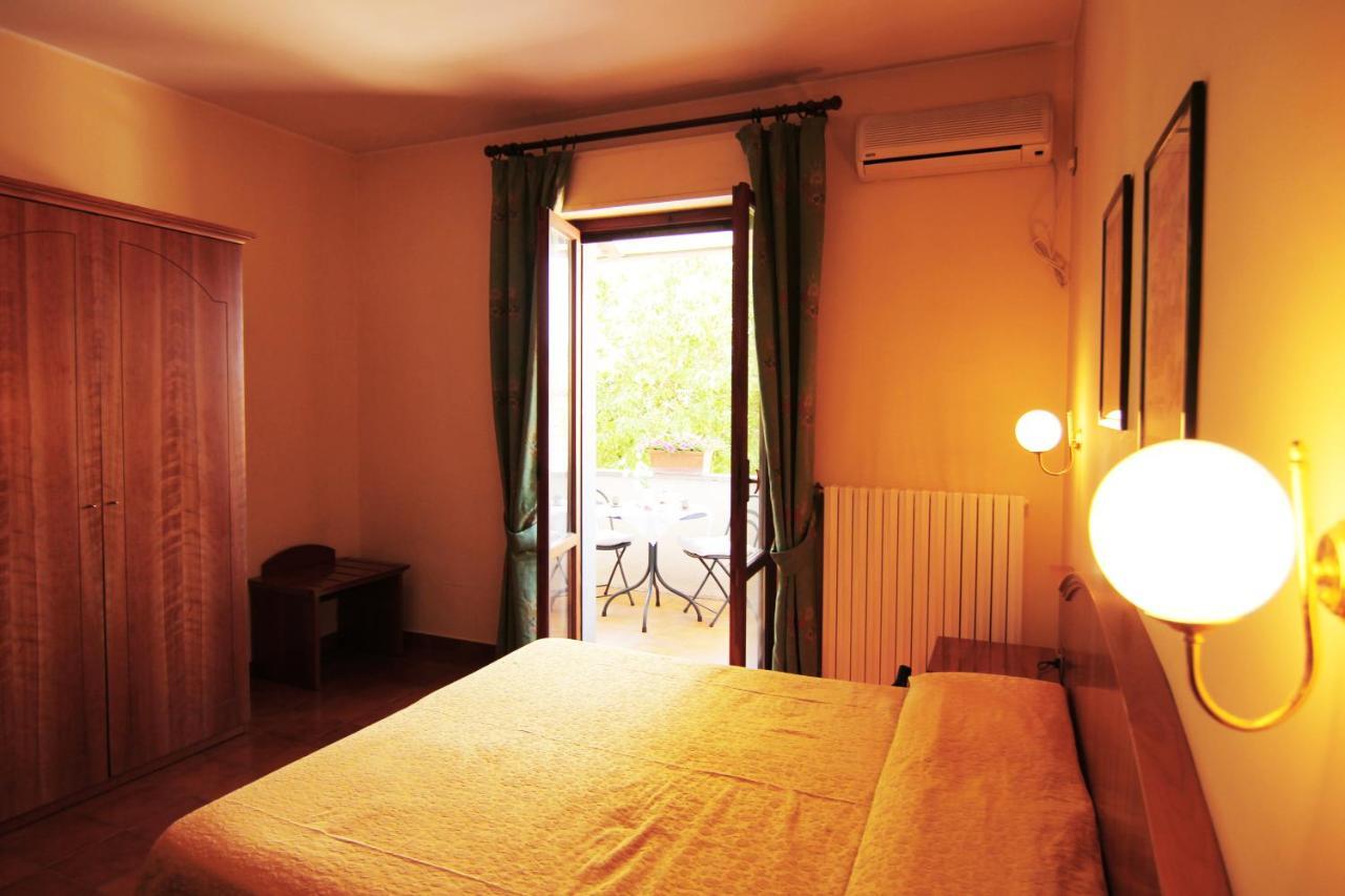 Hotel Boni Cerri Spoleto Kamer foto